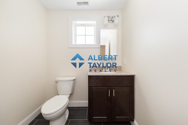217 Arlington St, Unit 1 in Medford, MA - Building Photo - Building Photo