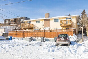 7804D Hunterview Dr NW in Calgary, AB - Building Photo