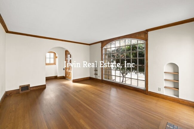 1353 Pine St in Pittsburg, CA - Building Photo - Building Photo