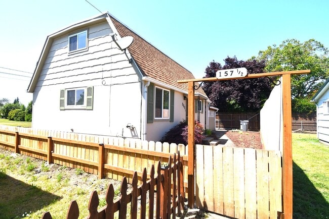 property at 157 1/2 E Rose St