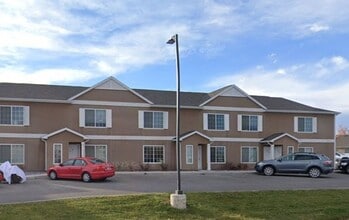 614 Hill St in Riverton, WY - Building Photo - Building Photo