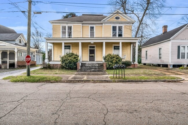 622 4th St S, Unit E