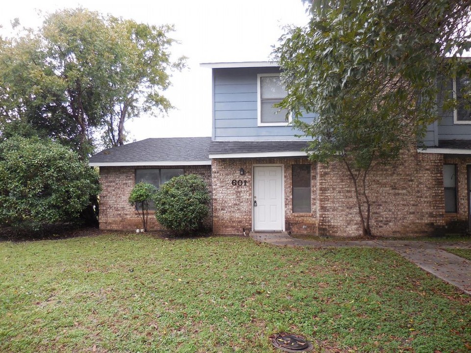 601 Wolftrap in Denton, TX - Foto de edificio