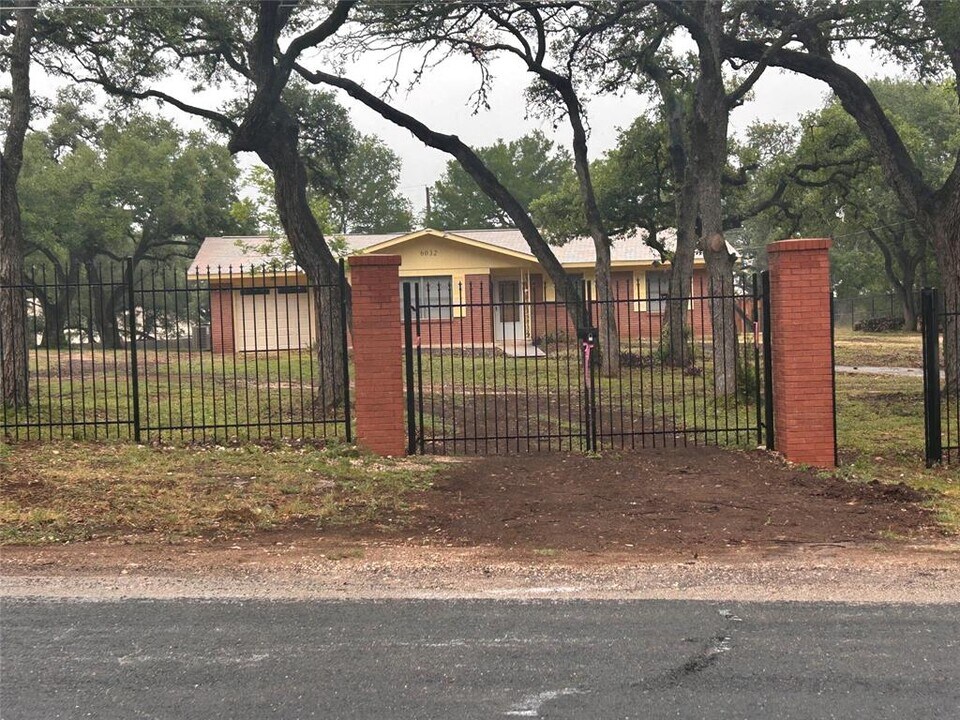 6032 Old Fredericksburg Rd in Austin, TX - Building Photo