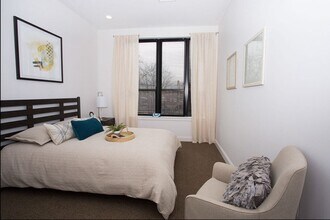 22 Mechanic in Quincy, MA - Foto de edificio - Building Photo