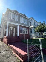 142 Mapes Ave in Newark, NJ - Building Photo