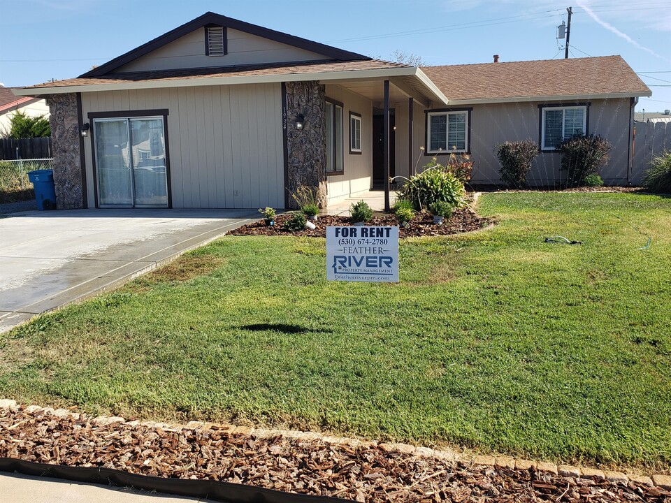 1934 Pinewood Way in Marysville, CA - Building Photo