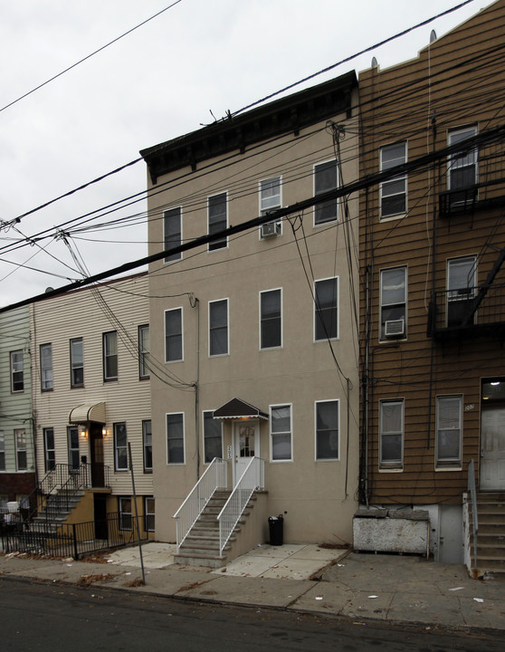 205 Webster Ave in Jersey City, NJ - Building Photo