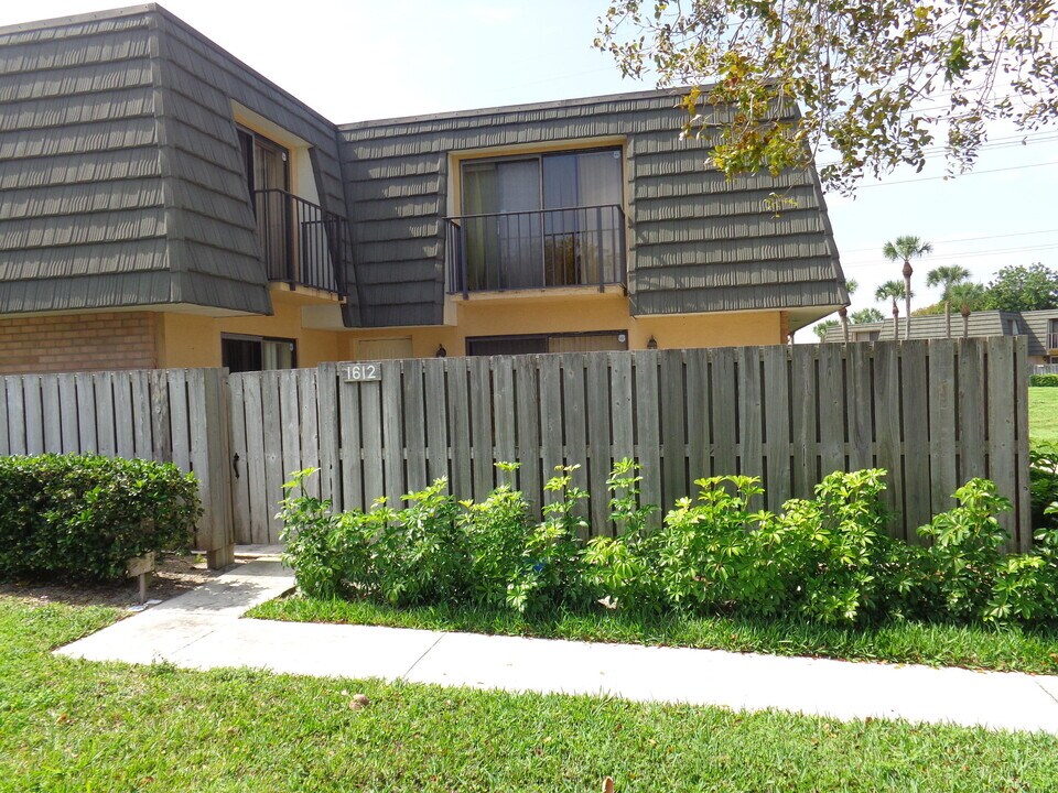 1612 16th Way in West Palm Beach, FL - Building Photo