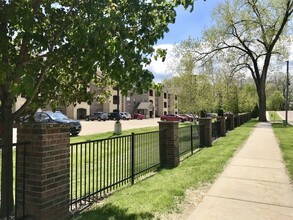 Stratford Place Luxury Apartments in Baraboo, WI - Building Photo - Building Photo