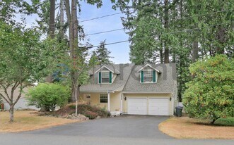 Unit in Bellevue, WA - Building Photo