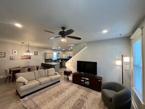 1720 W Broadway Pl in Rogers, AR - Building Photo - Building Photo