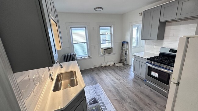 72 Antwerp St in Boston, MA - Building Photo - Building Photo
