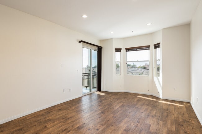 Chadron Terrace Garden in Hawthorne, CA - Building Photo - Building Photo