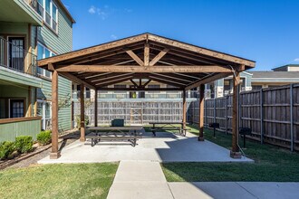The Retreat at Faulkner Point in Garland, TX - Foto de edificio - Building Photo