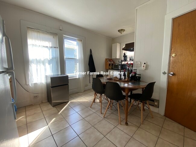 248 Powder House Blvd, Unit B in Somerville, MA - Building Photo - Building Photo