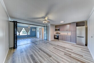 Fremont Manor in Las Vegas, NV - Building Photo - Building Photo