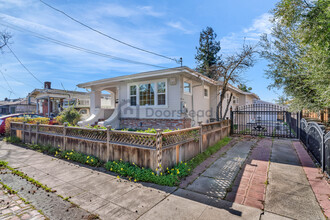 333 Herma Ct in San Leandro, CA - Foto de edificio - Building Photo