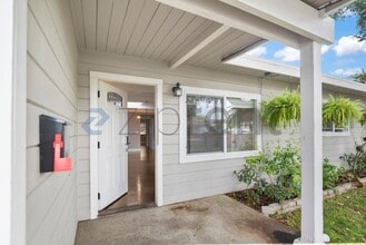 1135 Hollyburne Ave in Menlo Park, CA - Building Photo - Building Photo