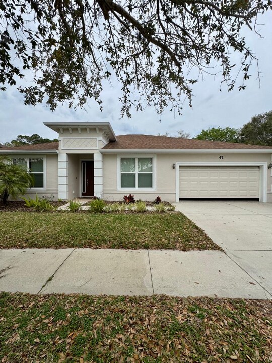 47 St Andrews Ct in Palm Coast, FL - Foto de edificio