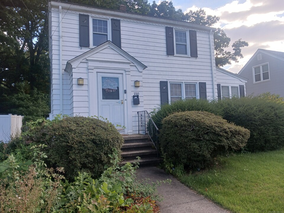 150 Texas Ave in Bridgeport, CT - Building Photo