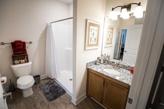 Davis Gardens Apartments in Kernersville, NC - Foto de edificio - Building Photo