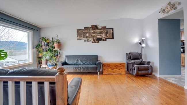 property at 1916 Grandview Ave