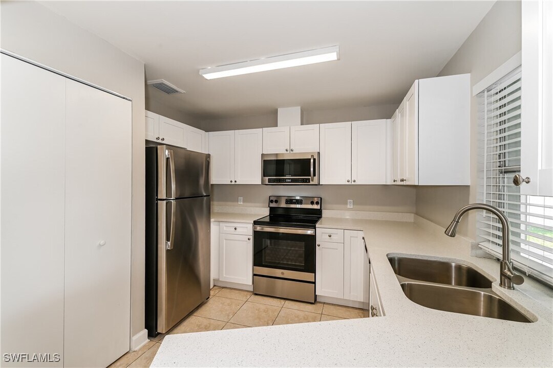 1023 SE 17th Ave in Cape Coral, FL - Building Photo