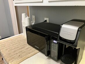 99 N Broadway, Unit UP in Geneva, OH - Foto de edificio - Building Photo