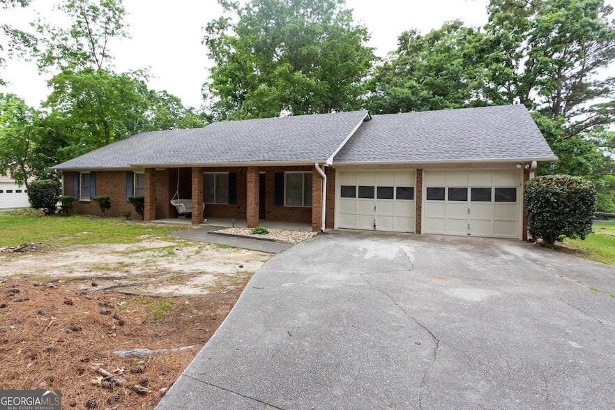 2421 Sherrie Ln SW in Conyers, GA - Building Photo