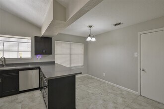 3318 Golden Willow Dr in Houston, TX - Building Photo - Building Photo