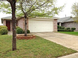 821 Savage Dr in Denton, TX - Building Photo