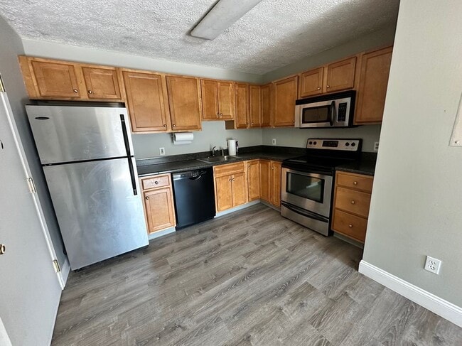 64 Dunbarton, 2E in Manchester, NH - Building Photo - Building Photo