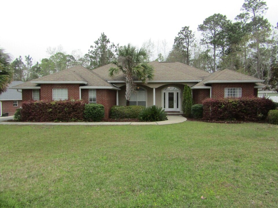3569 S Hampton Way in Milton, FL - Building Photo