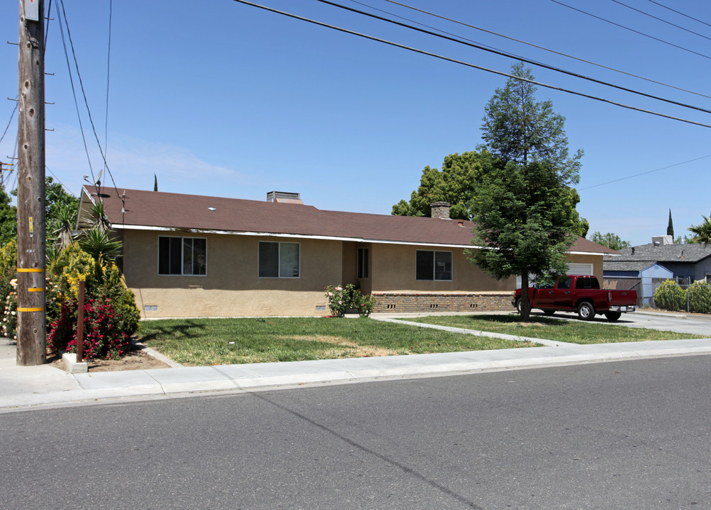 225 S Abbie St in Empire, CA - Building Photo