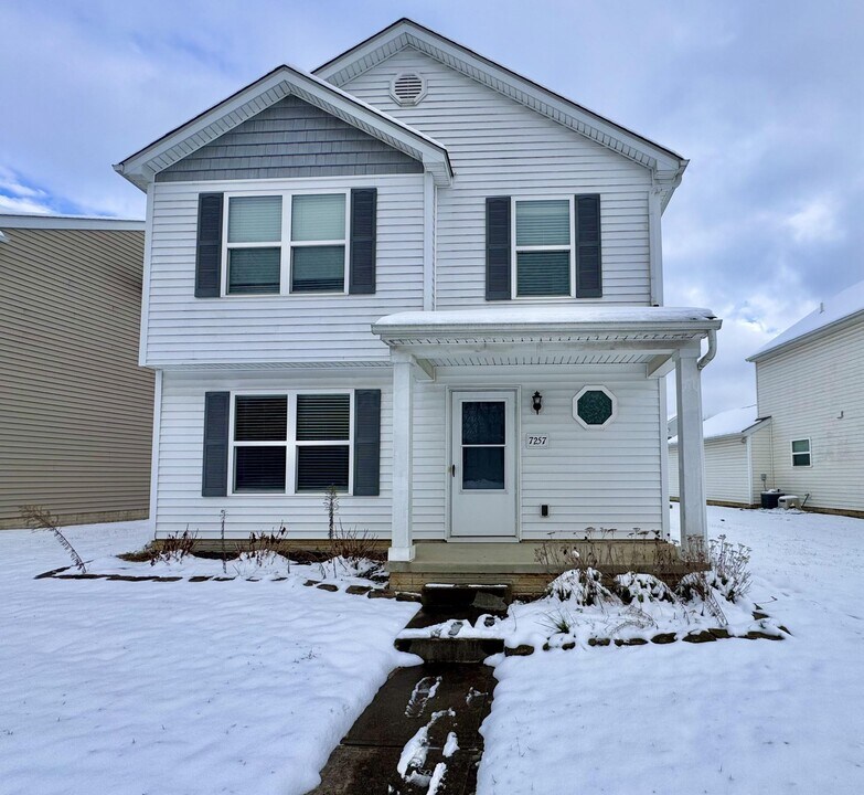 7257 Reynolds Crossing Dr in Reynoldsburg, OH - Building Photo