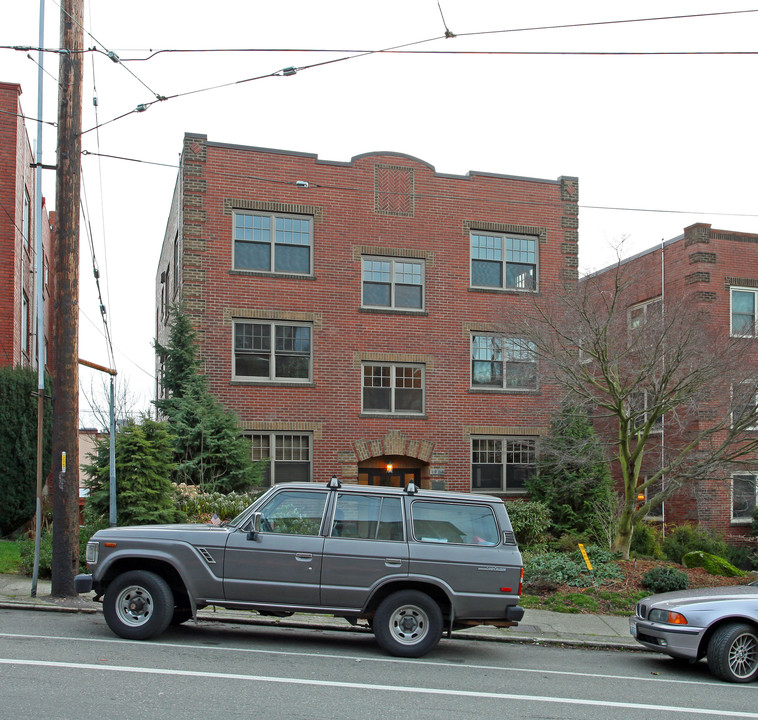 Aladdin Apartments in Seattle, WA - Building Photo