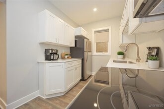 1008 Elmwood Ave in Buffalo, NY - Building Photo - Building Photo