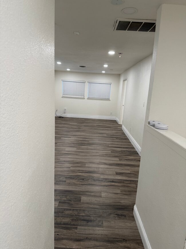 4807 El Camino Ave, Unit Apt C in Carmichael, CA - Foto de edificio - Building Photo