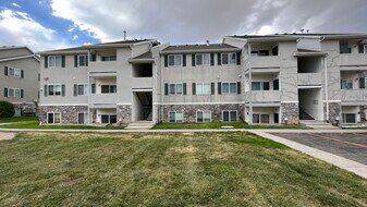 8042 Copperfield Pl in Magna, UT - Building Photo