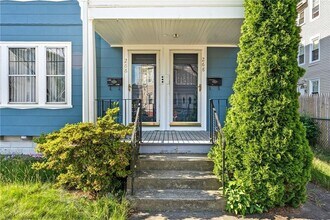266 Sayles Ave in Pawtucket, RI - Building Photo - Building Photo