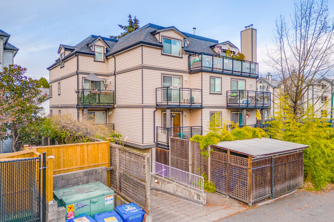 2709 Victoria Dr in Vancouver, BC - Building Photo - Building Photo