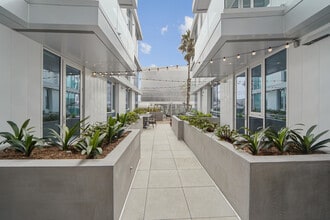 Willow Santa Monica in Santa Monica, CA - Building Photo - Building Photo