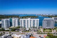 6770 Indian Creek Dr, Unit PHP in Miami, FL - Foto de edificio - Building Photo