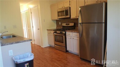 813 Plymouth Rd in North Brunswick, NJ - Building Photo - Building Photo
