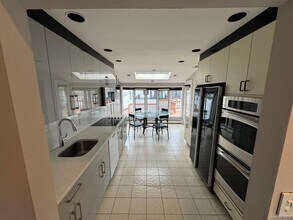 27 Fortune Ln in Jericho, NY - Foto de edificio - Building Photo