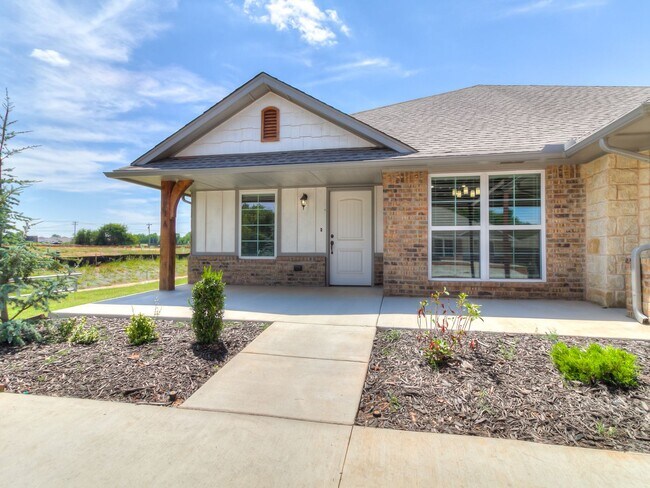 5821 Campbell Creek Dr in Oklahoma City, OK - Building Photo - Building Photo