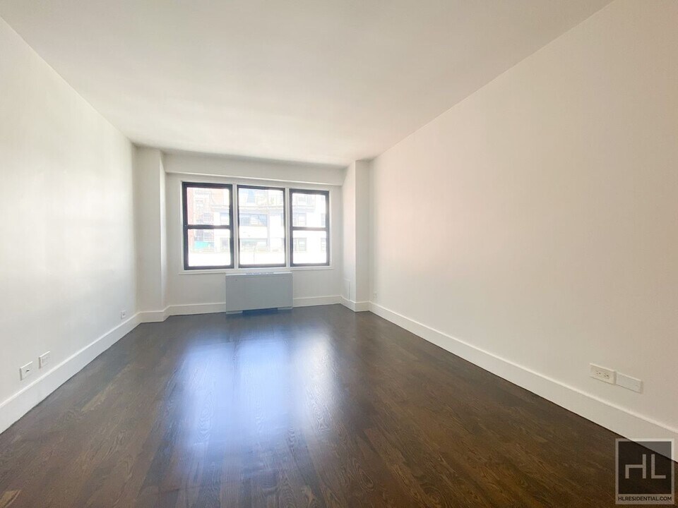 EAST 63 STREET in New York, NY - Building Photo