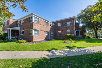 Holliswood Gardens in Hollis, NY - Building Photo - Building Photo