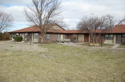 700 Cedar St in Jamestown, KS - Building Photo